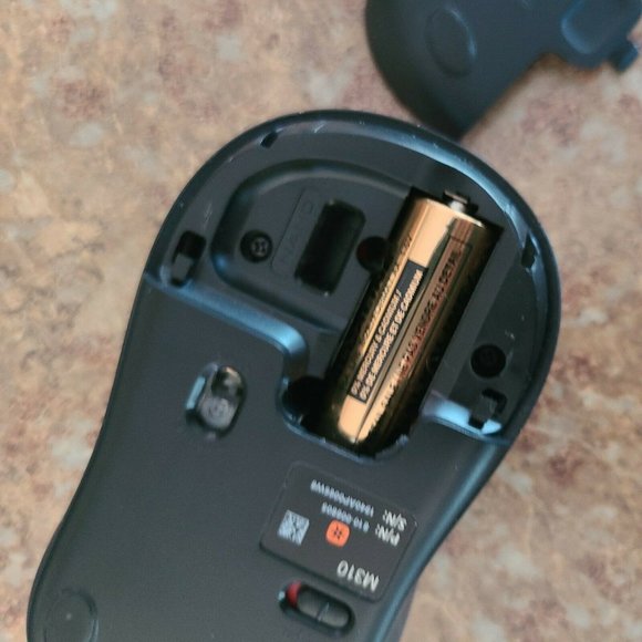 Logitech MK520 Wireless Keyboard And Mouse Combo With Manual - Picture 6 of 12